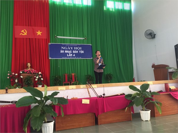 PHÓ HIỆU TRƯỞNG KHAI MẠC NGÀY HỘI